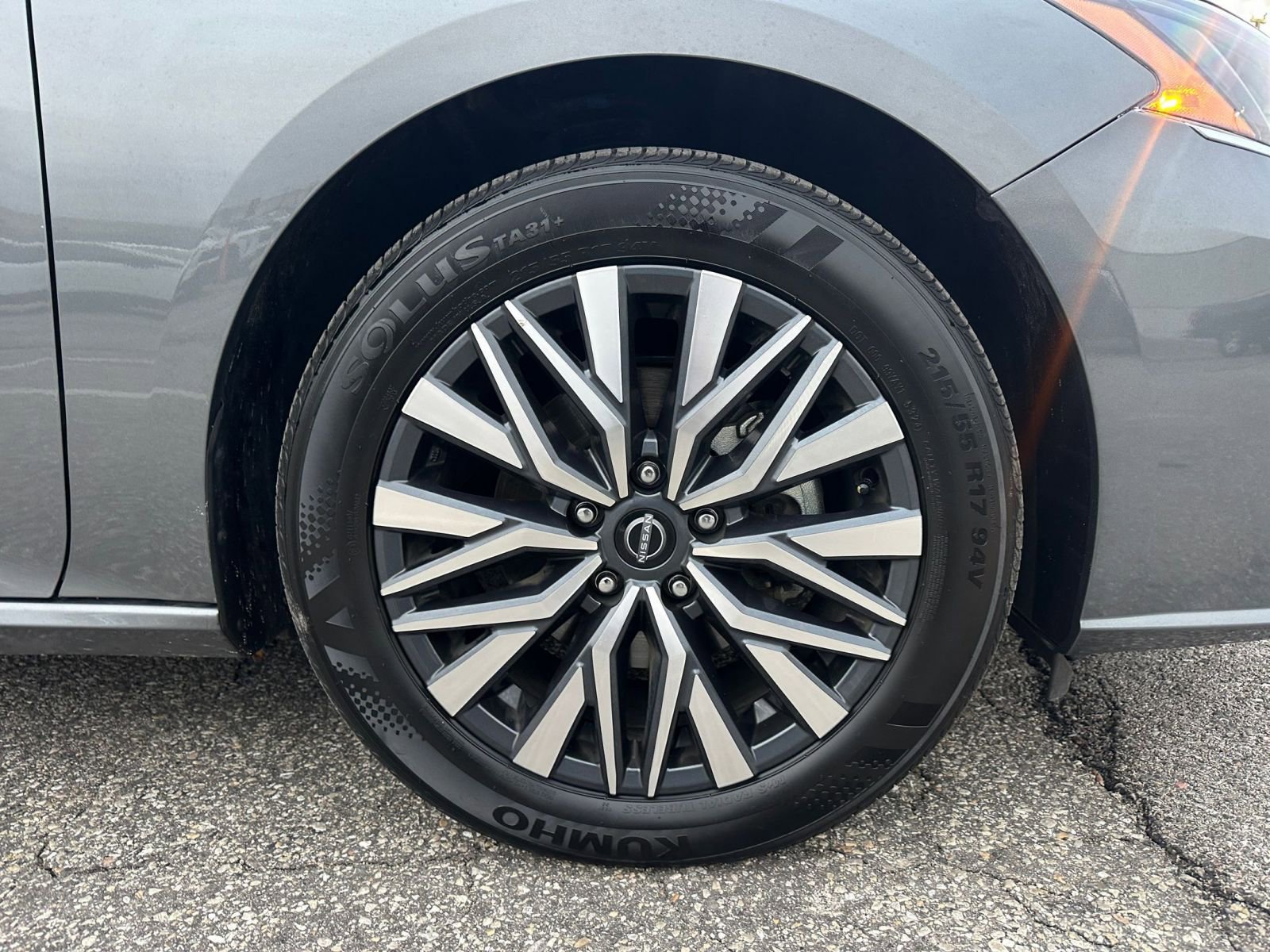 Used 2025 Nissan Altima 2.5 SV image 29