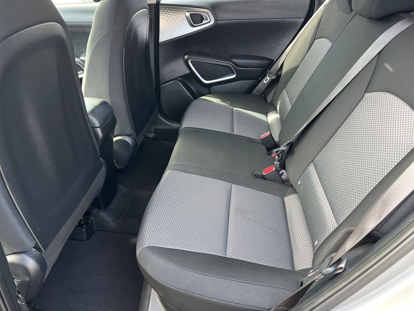 Used 2025 Kia Soul LX w/ LX Technology Package FWD image 22