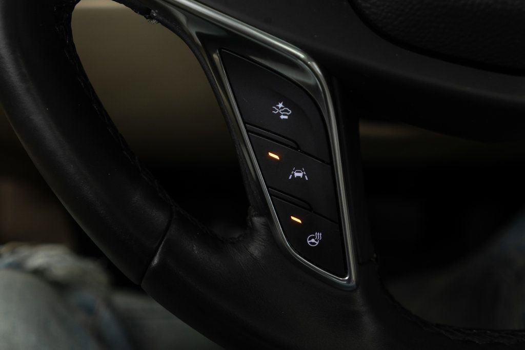 Used 2017 Cadillac XT5 Luxury w/ Driver Awareness Package image 18