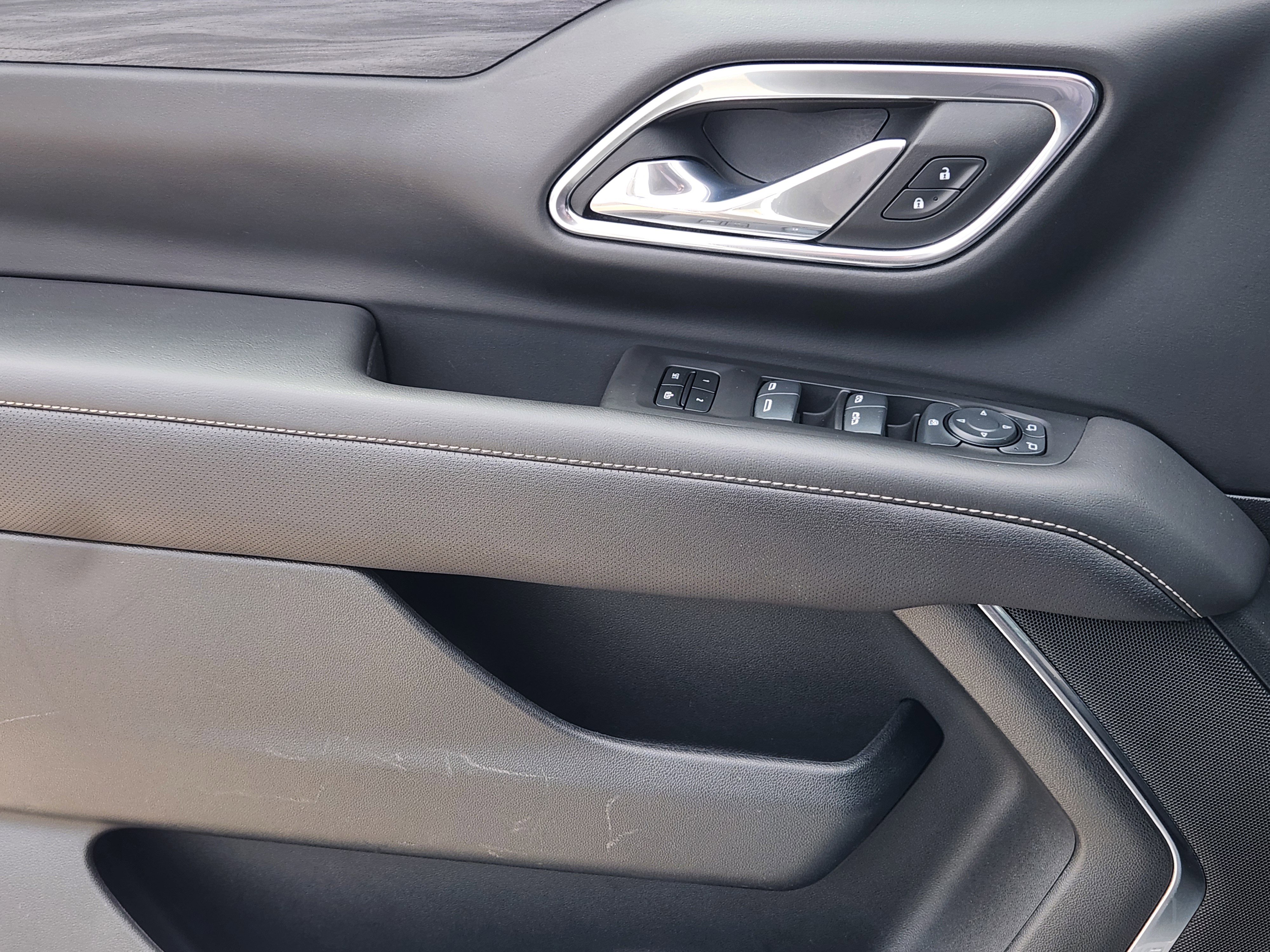 Used 2024 GMC Yukon XL SLT image 24