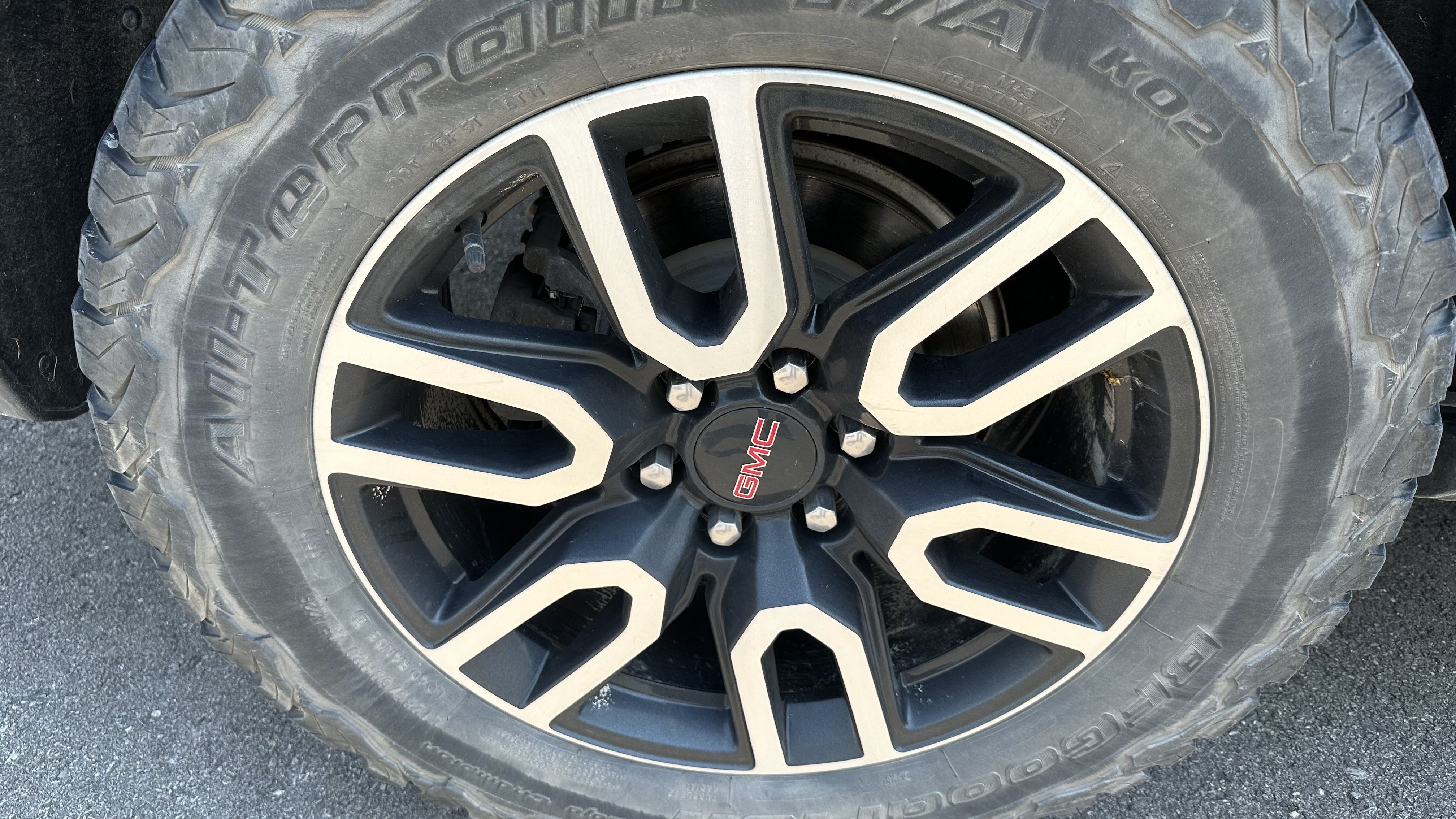 Used 2021 GMC Yukon AT4 w/ AT4 Premium Package AWD/4WD image 14