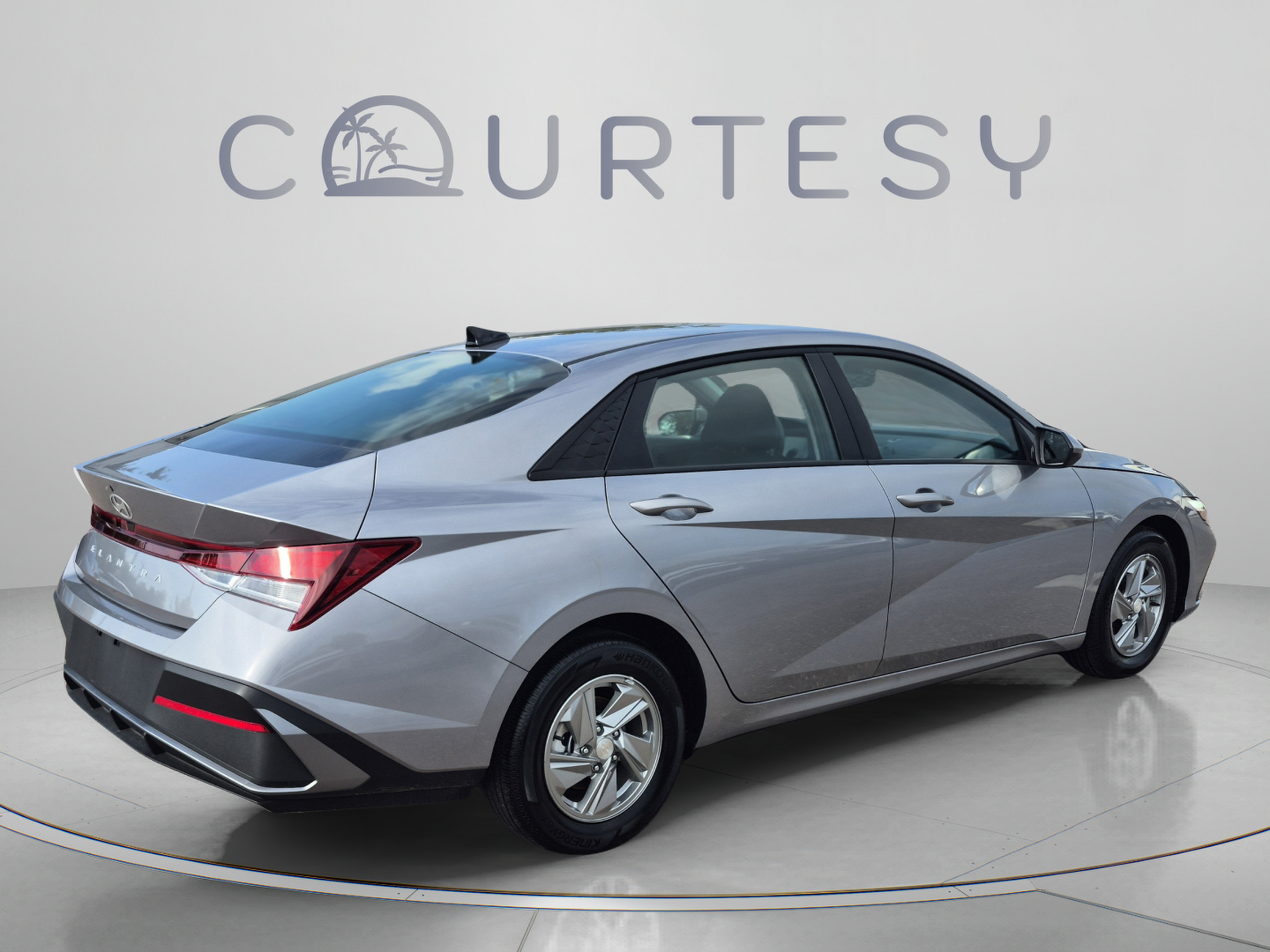 Certified 2025 Hyundai Elantra SE FWD image 5