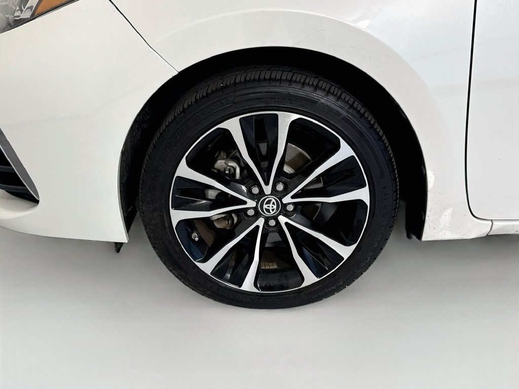 Used 2018 Toyota Corolla SE w/ Carpet Mat Package (TMS) FWD image 30