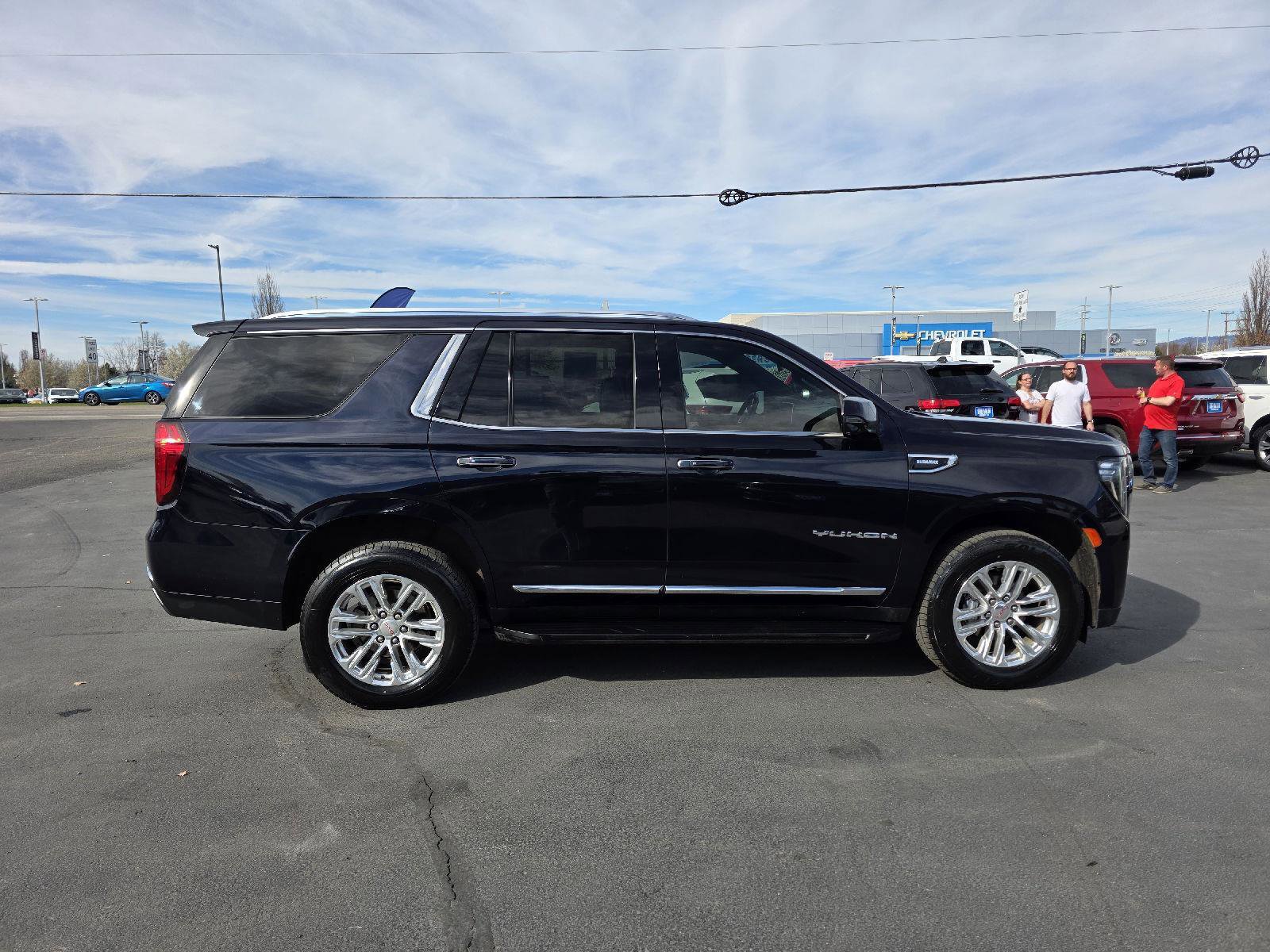 Used 2022 GMC Yukon SLT w/ SLT Premium Package AWD/4WD image 4
