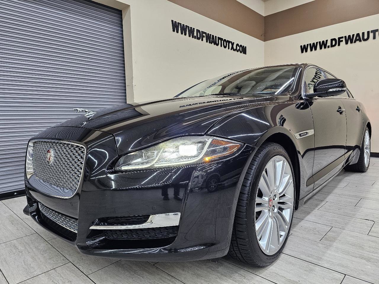 Used 2019 Jaguar XJ L Supercharged RWD image 2