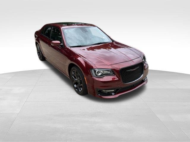 Used 2023 Chrysler 300 S w/ Comfort Group RWD image 3