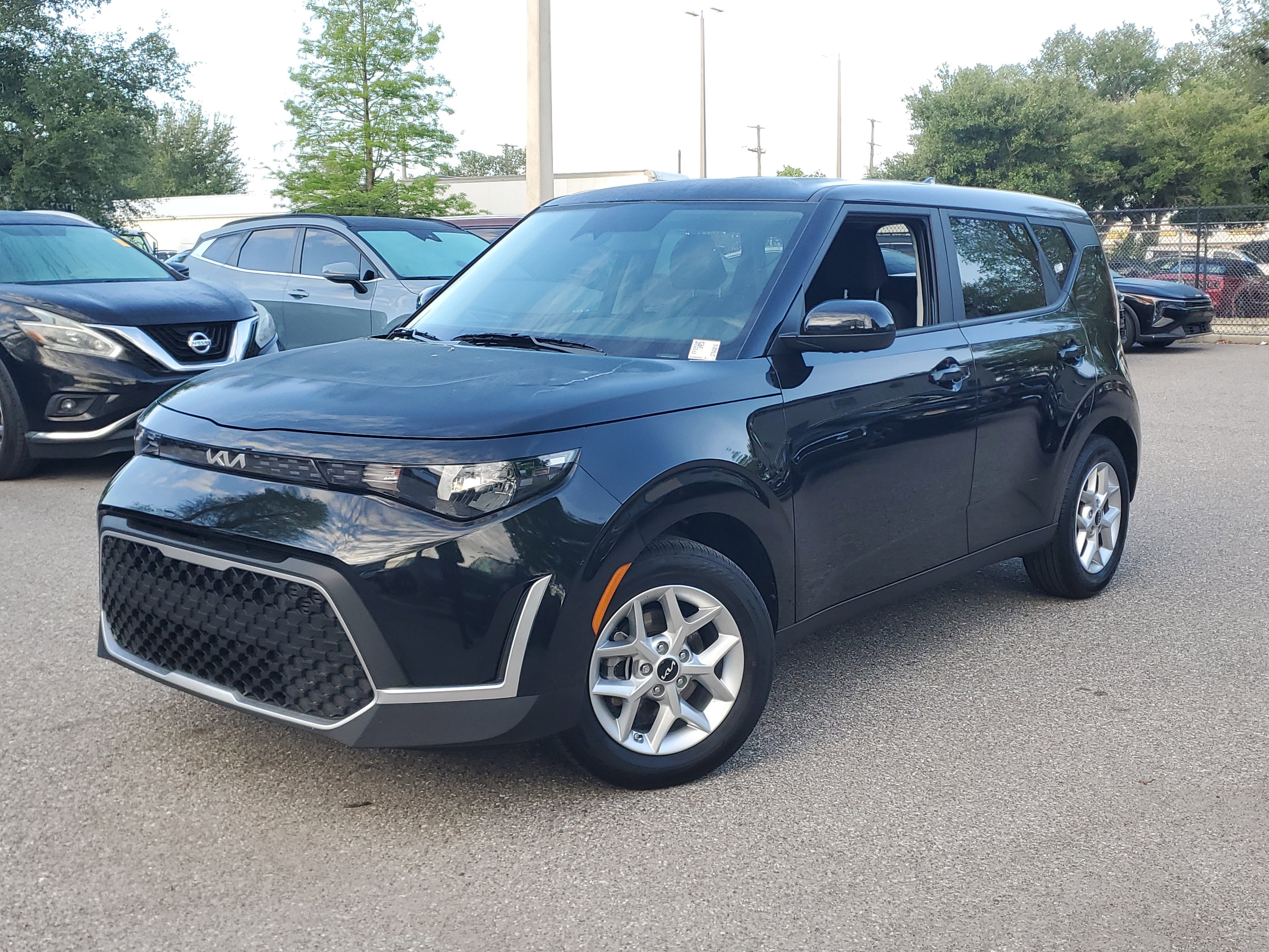 Used 2025 Kia Soul LX w/ LX Technology Package image 1