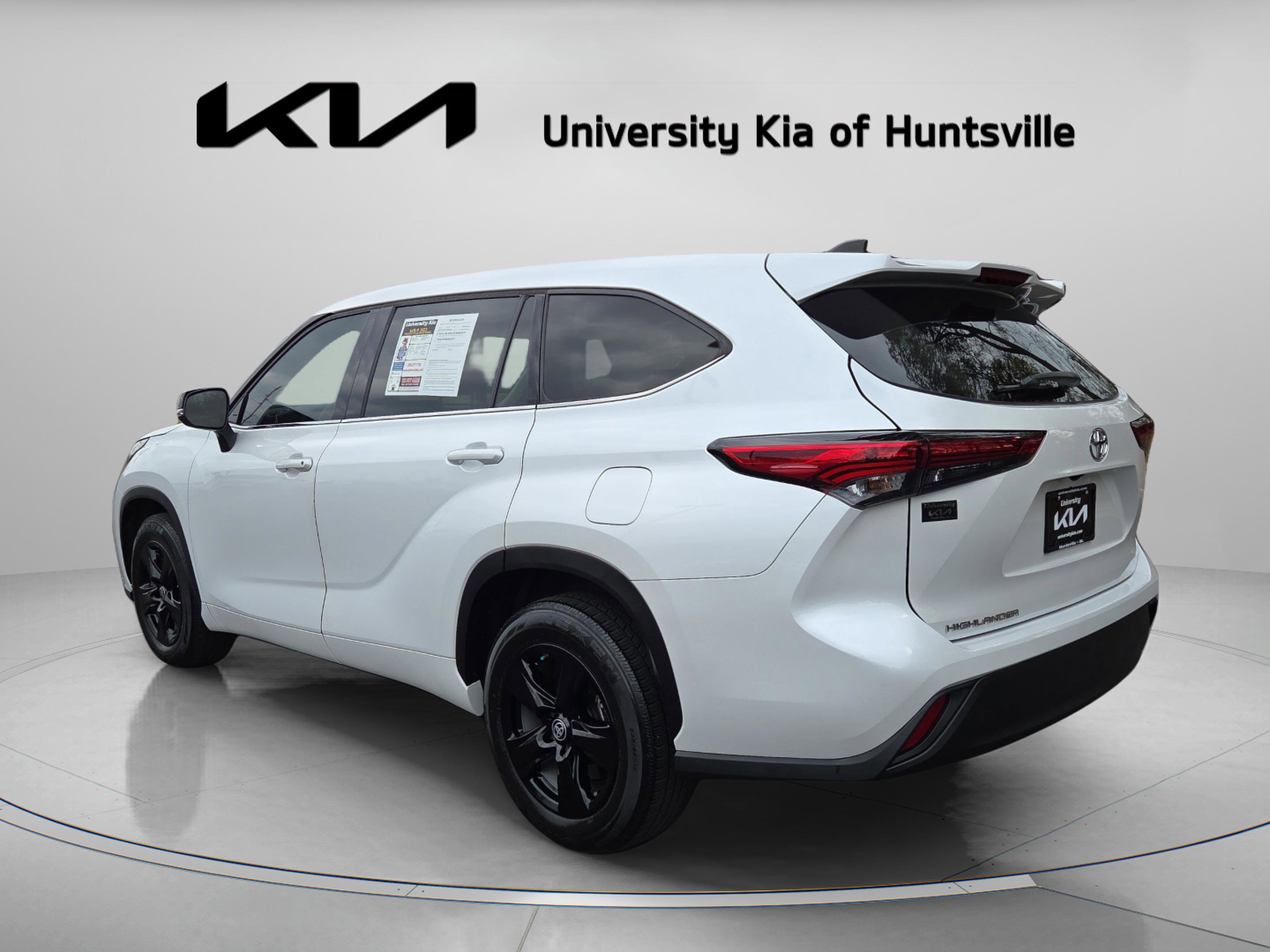 Used 2022 Toyota Highlander L image 6