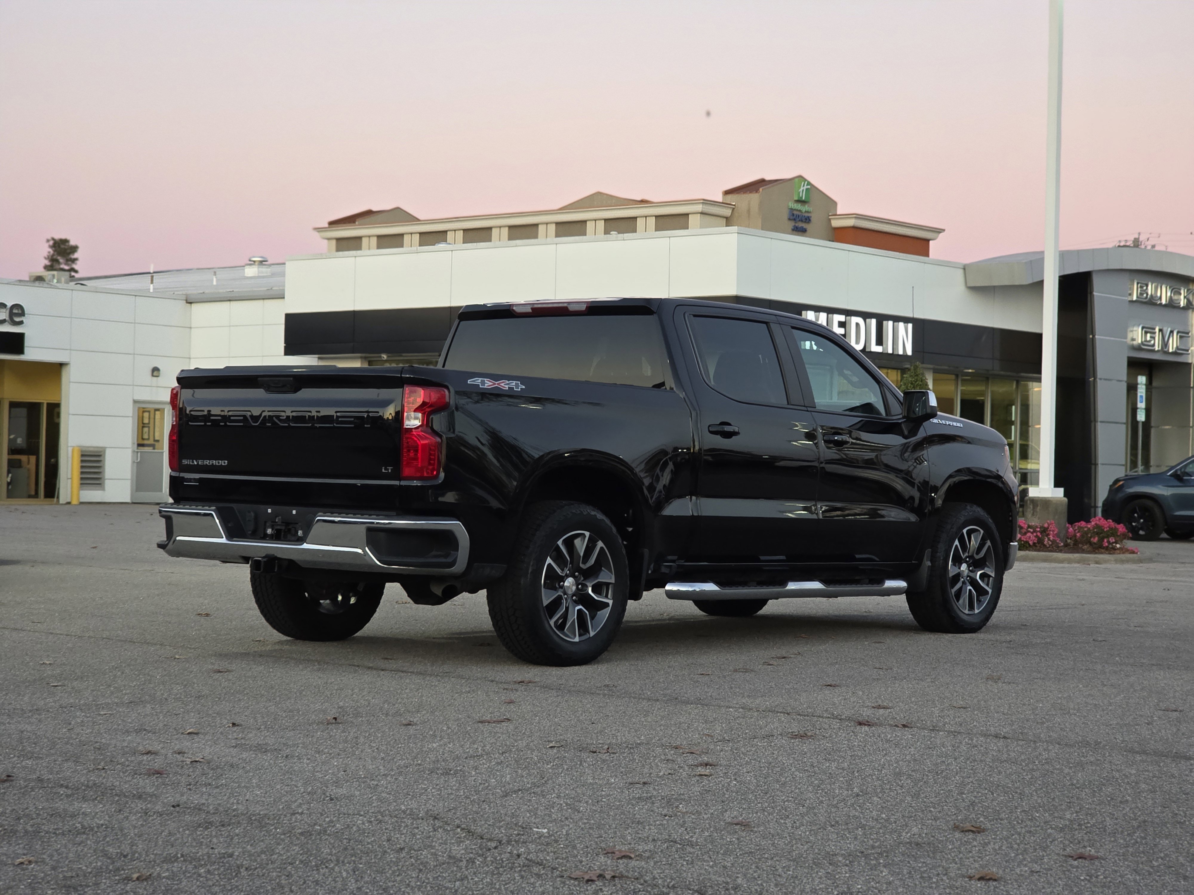 Used 2022 Chevrolet Silverado 1500 LT image 8