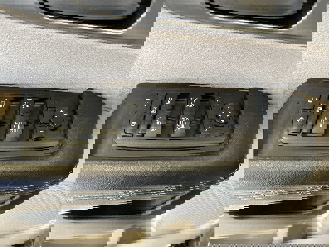 Used 2017 Chrysler Pacifica Premium image 13