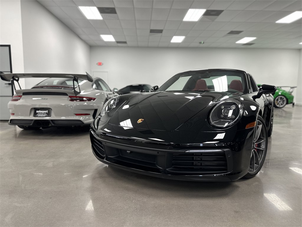 Used 2024 Porsche 911 AWD/4WD image 18