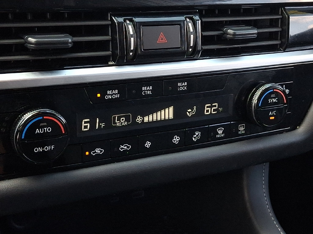 Used 2025 Nissan Pathfinder SV AWD/4WD image 15