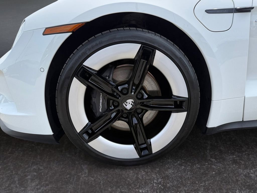 Used 2025 Porsche Taycan image 9