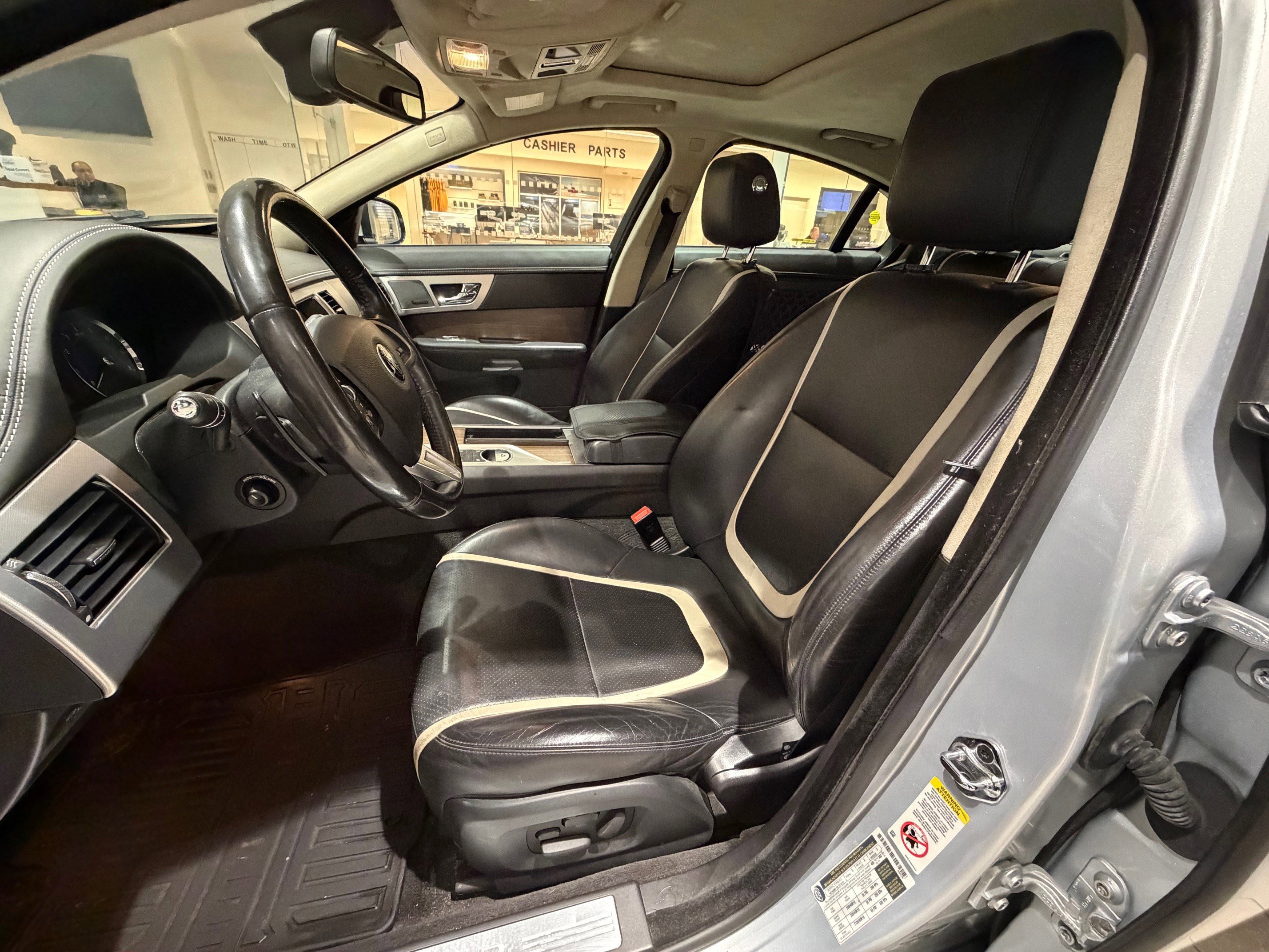 Used 2015 Jaguar XF Sport image 8