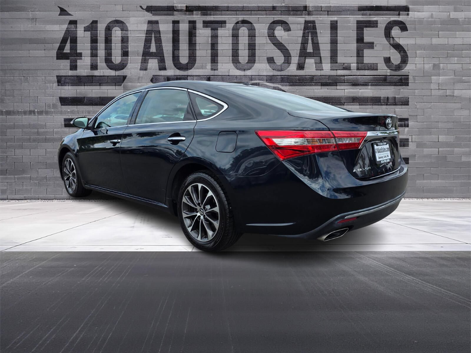 Used 2018 Toyota Avalon XLE FWD image 8