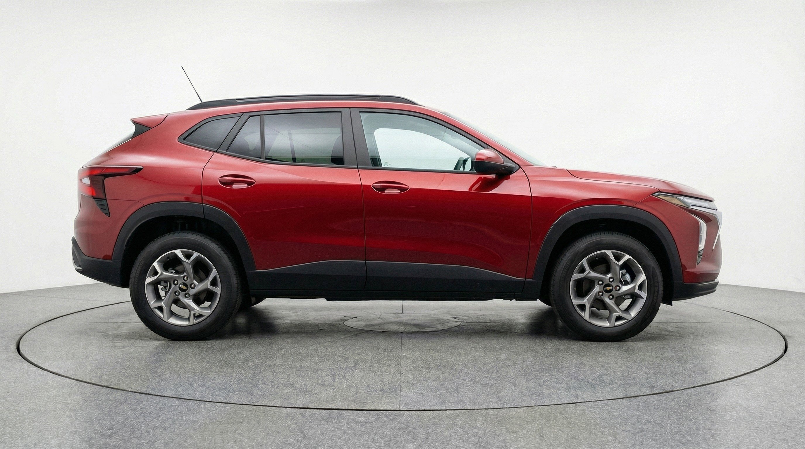 Used 2025 Chevrolet Trax LT FWD image 11