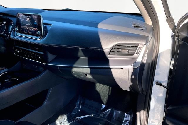 Used 2024 Nissan Rogue S image 18