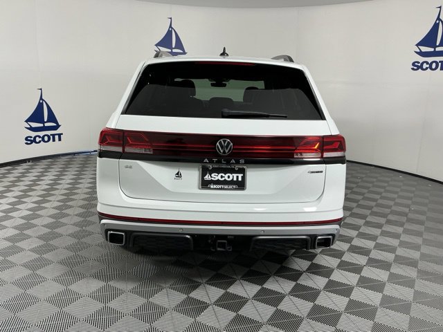 Used 2024 Volkswagen Atlas Peak Edition SE AWD/4WD image 5