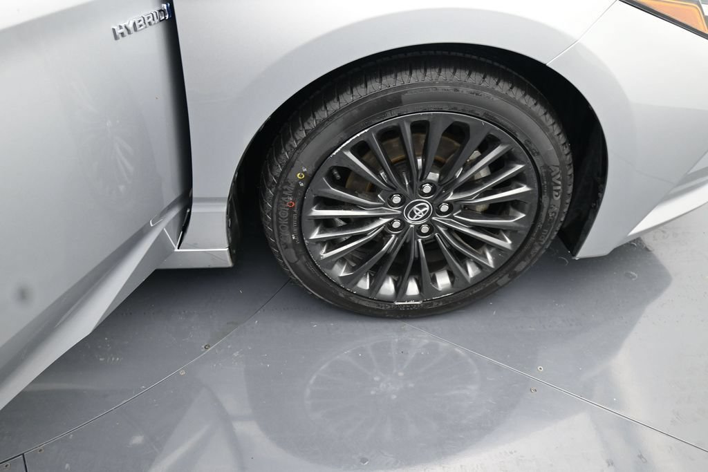 Used 2020 Toyota Avalon XSE FWD image 13