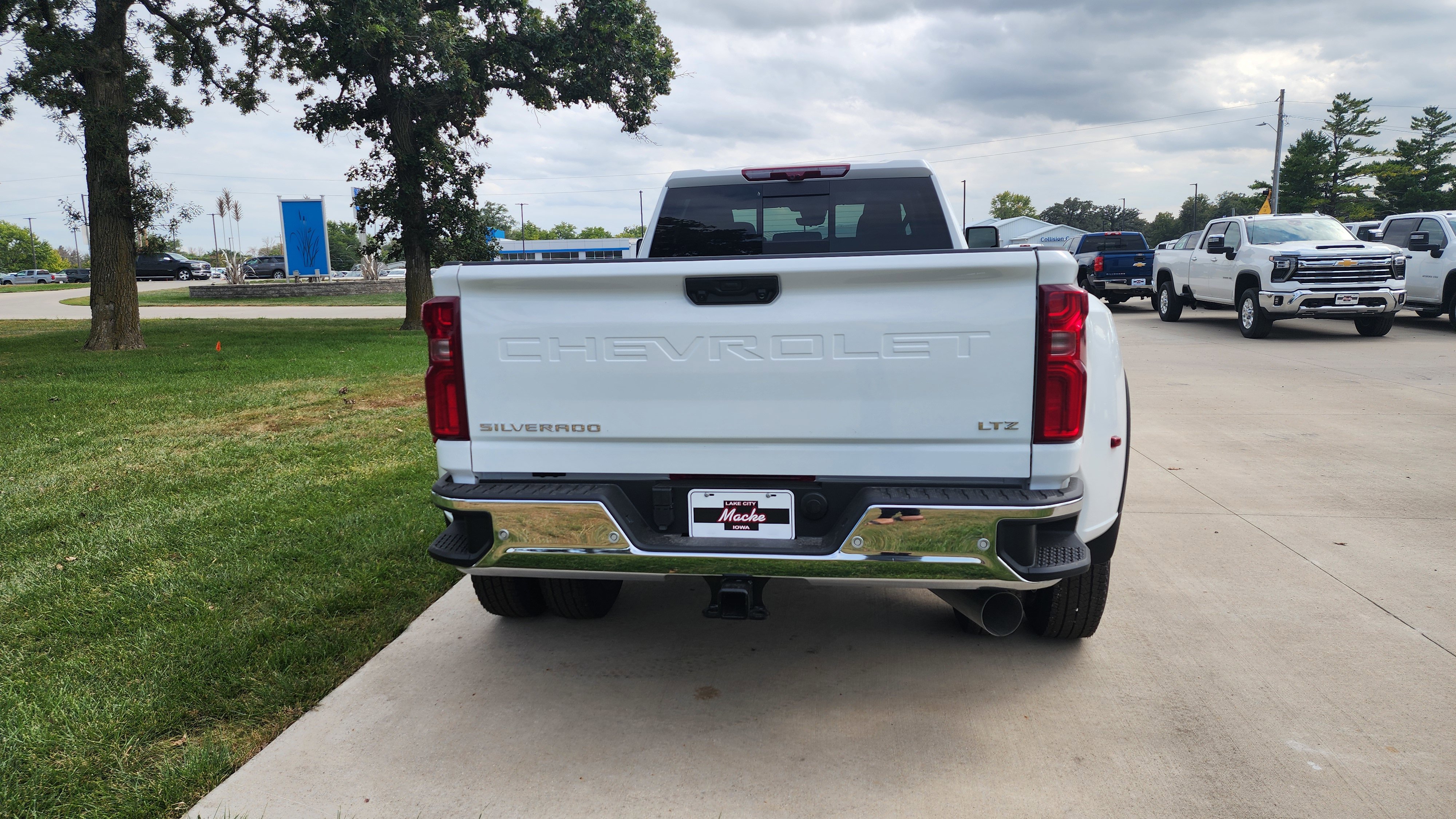 New 2026 Chevrolet Silverado 3500 LTZ w/ LTZ Convenience Package image 6