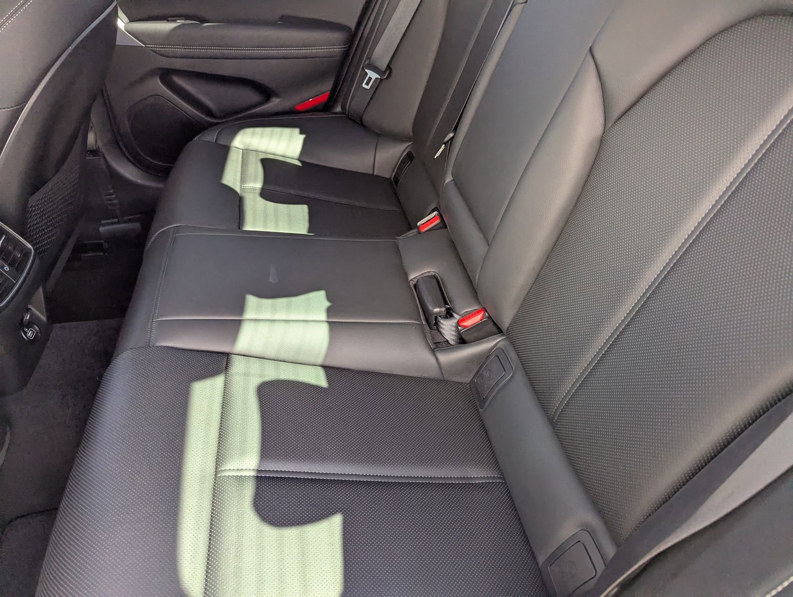 Used 2023 Genesis G70 2.0T image 16