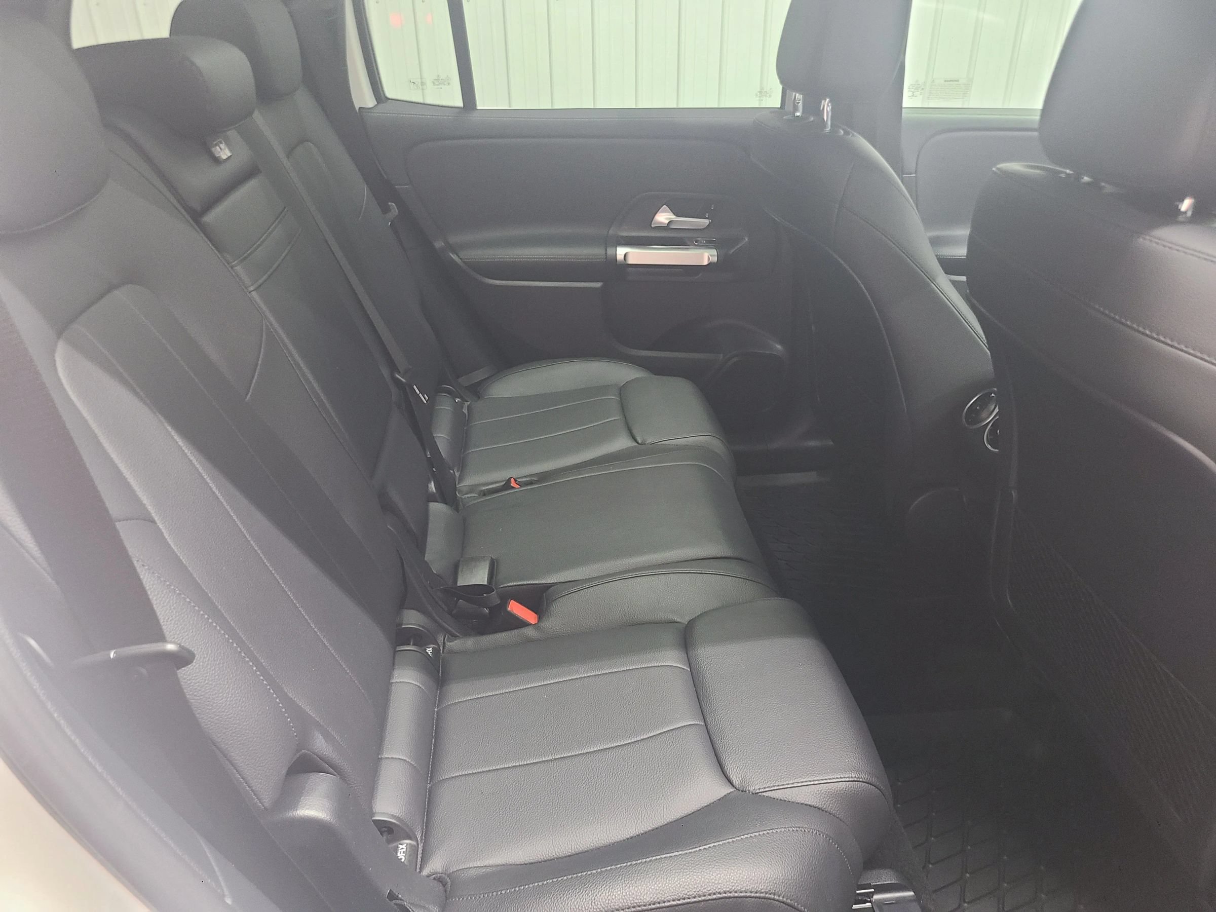Used 2021 Mercedes-Benz GLB 250 4MATIC image 40