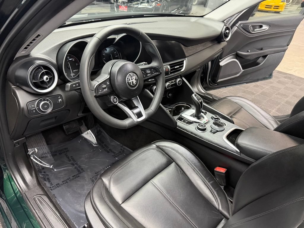 Used 2020 Alfa Romeo Giulia RWD image 35