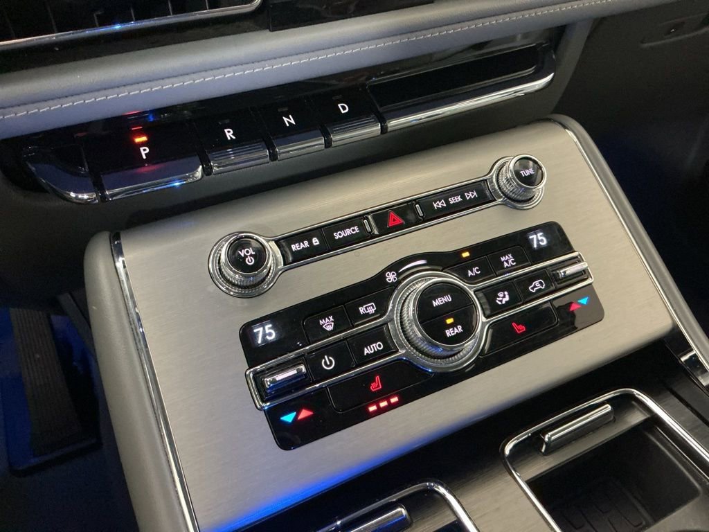 Used 2020 Lincoln Aviator Reserve image 12