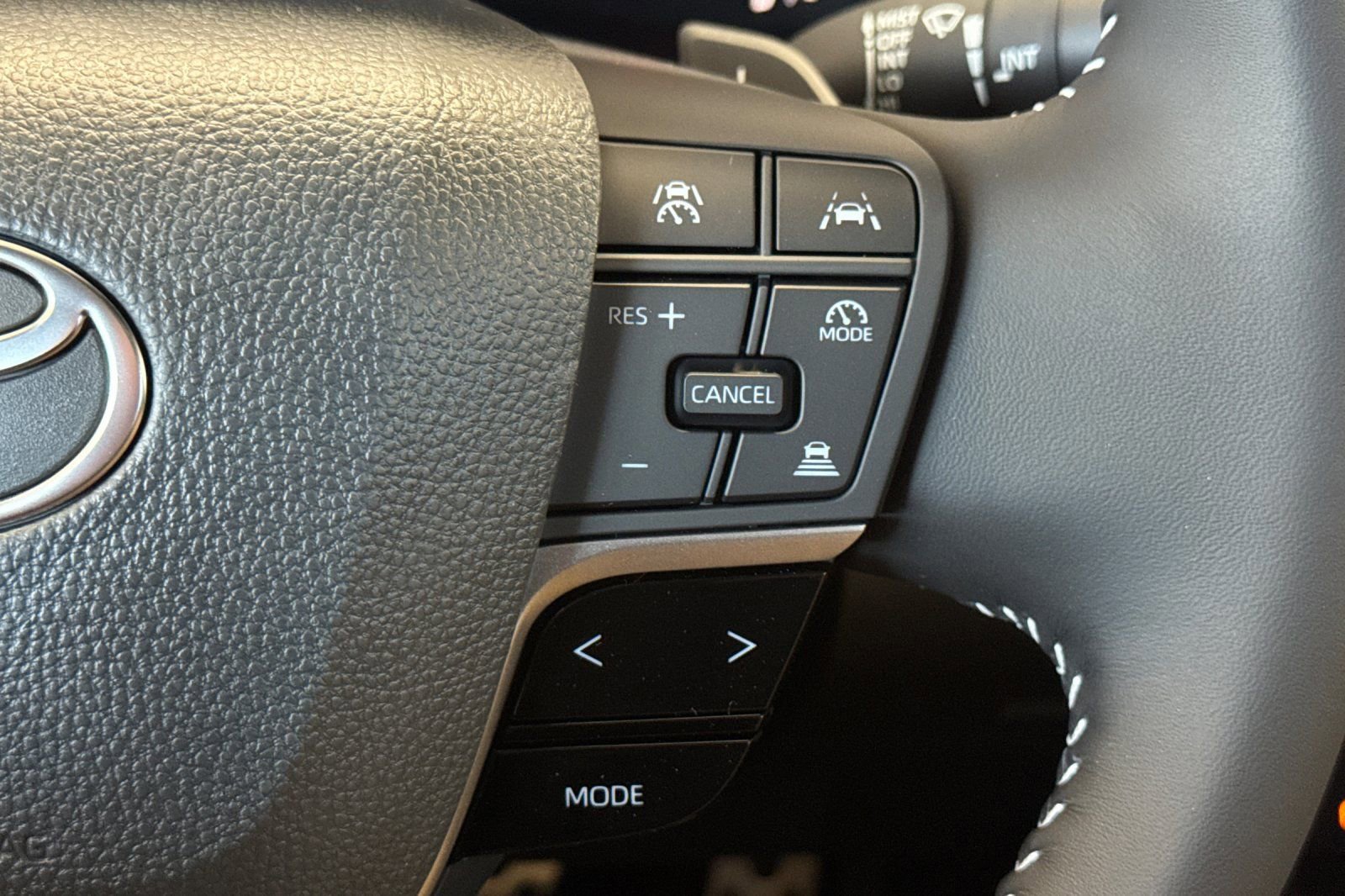 New 2026 Toyota Camry Hybrid FWD image 28