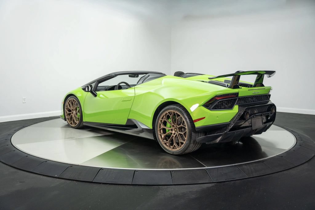 Used 2019 Lamborghini Huracan Performante AWD/4WD image 9