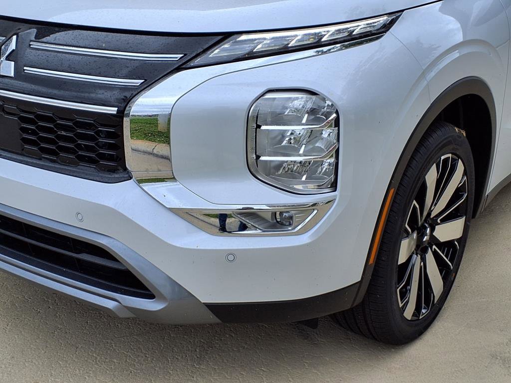 New 2025 Mitsubishi Outlander SE image 8