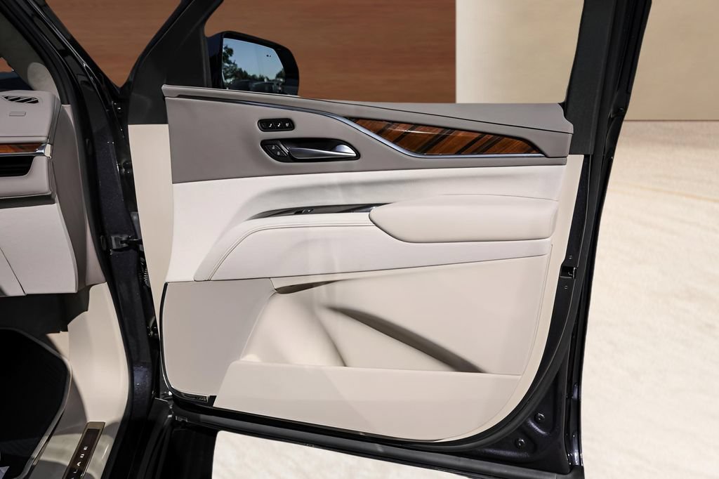 Used 2024 Cadillac Escalade Premium Luxury Platinum w/ Heavy-Duty Trailer Package AWD/4WD image 30
