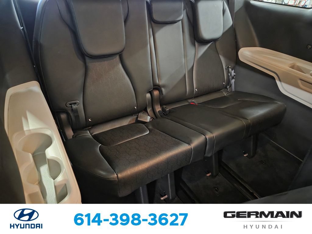 Used 2023 Kia Carnival LX FWD image 19