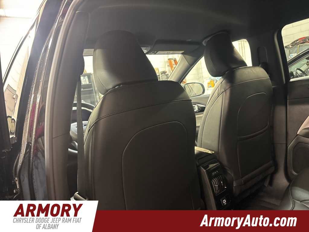 Used 2025 Jeep Compass Limited image 25