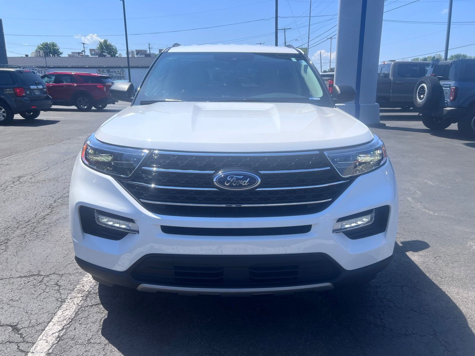 Used 2023 Ford Explorer XLT w/ Equipment Group 202A AWD/4WD image 2