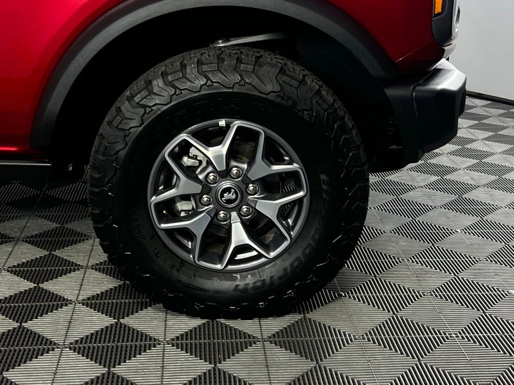 Used 2025 Ford Bronco Badlands image 14