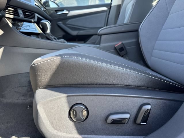 Used 2026 Volkswagen Jetta SE FWD image 12