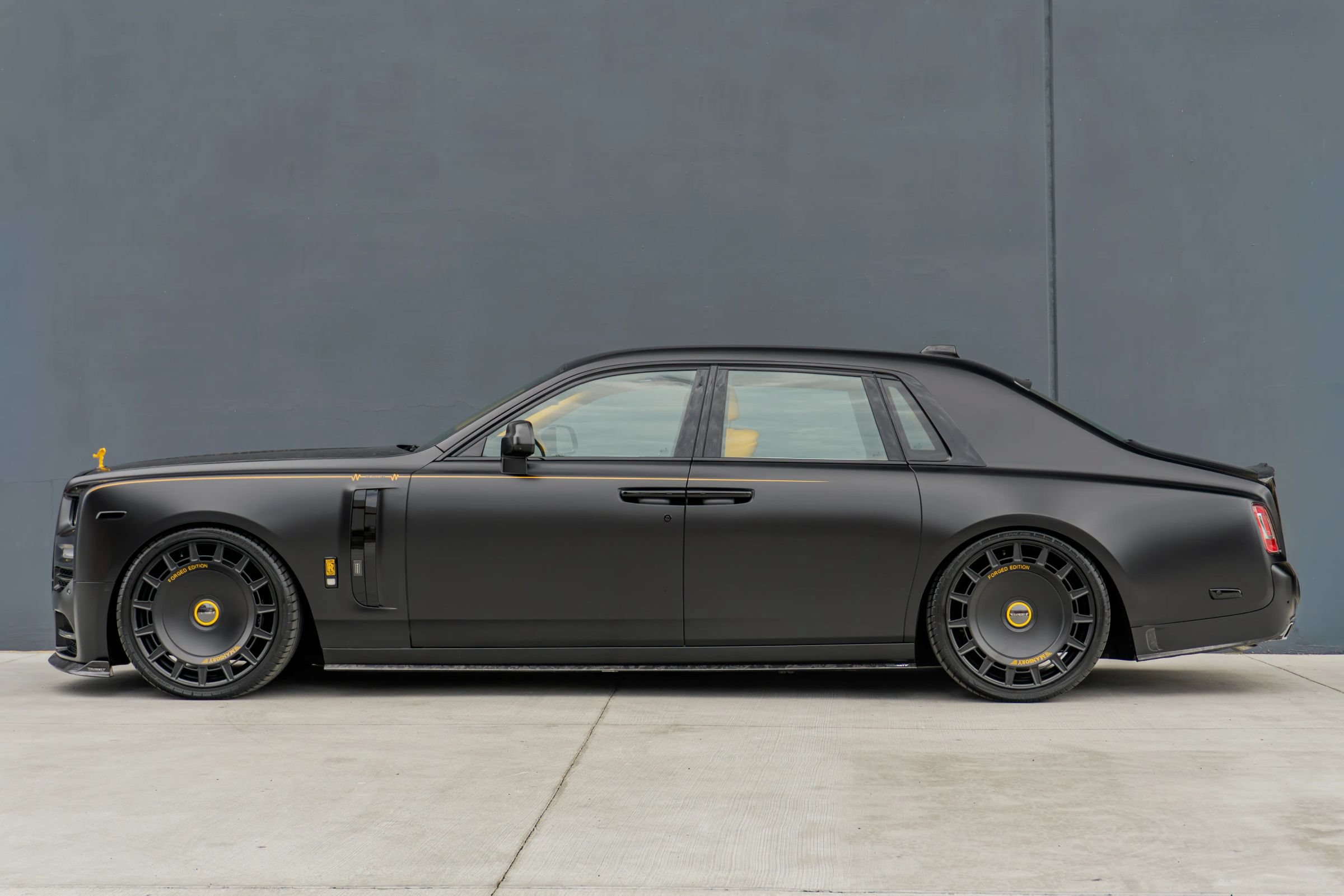 Used 2027 Rolls-Royce Phantom Sedan RWD image 3