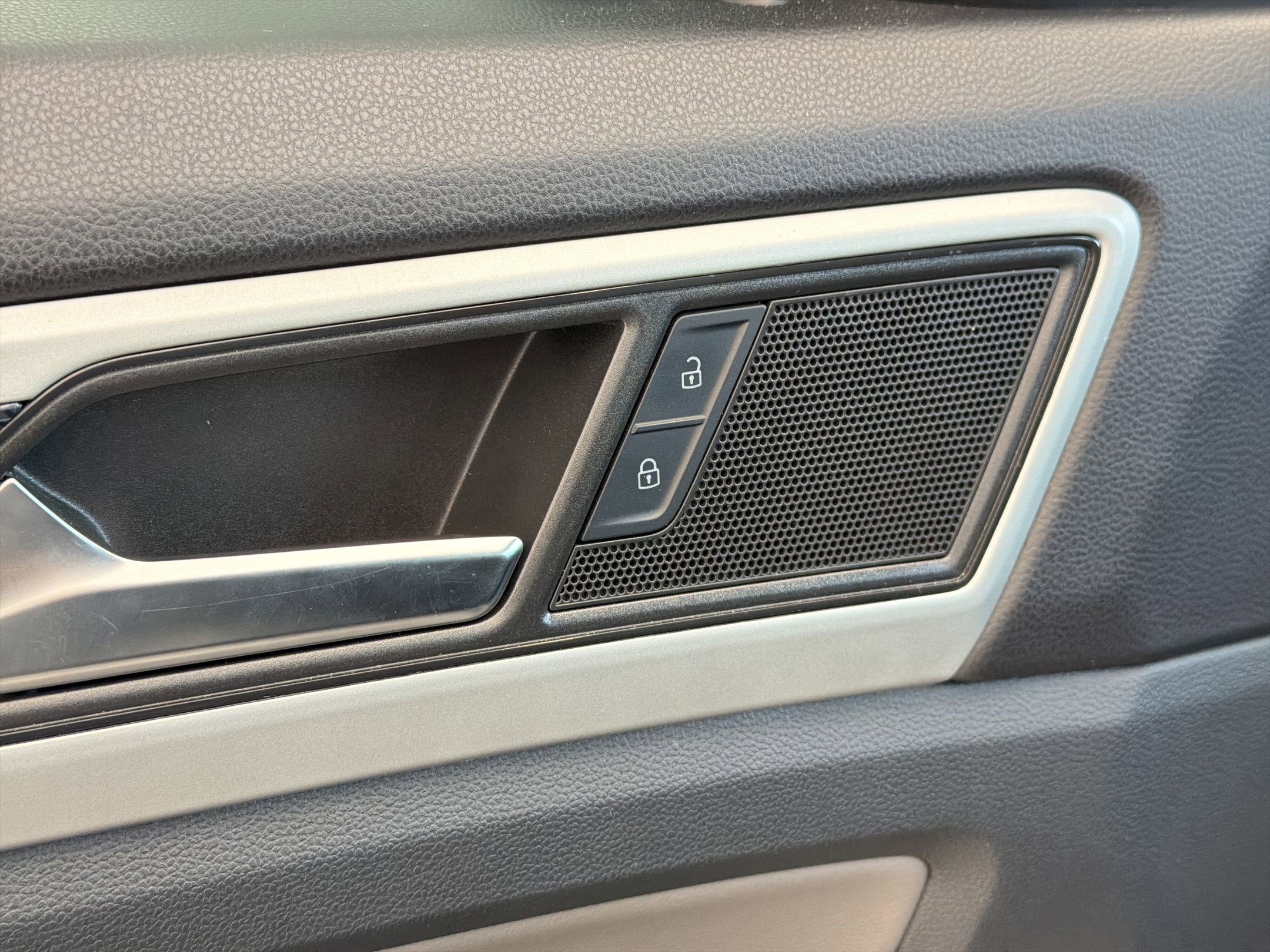 Used 2021 Volkswagen Atlas SEL R-Line image 23