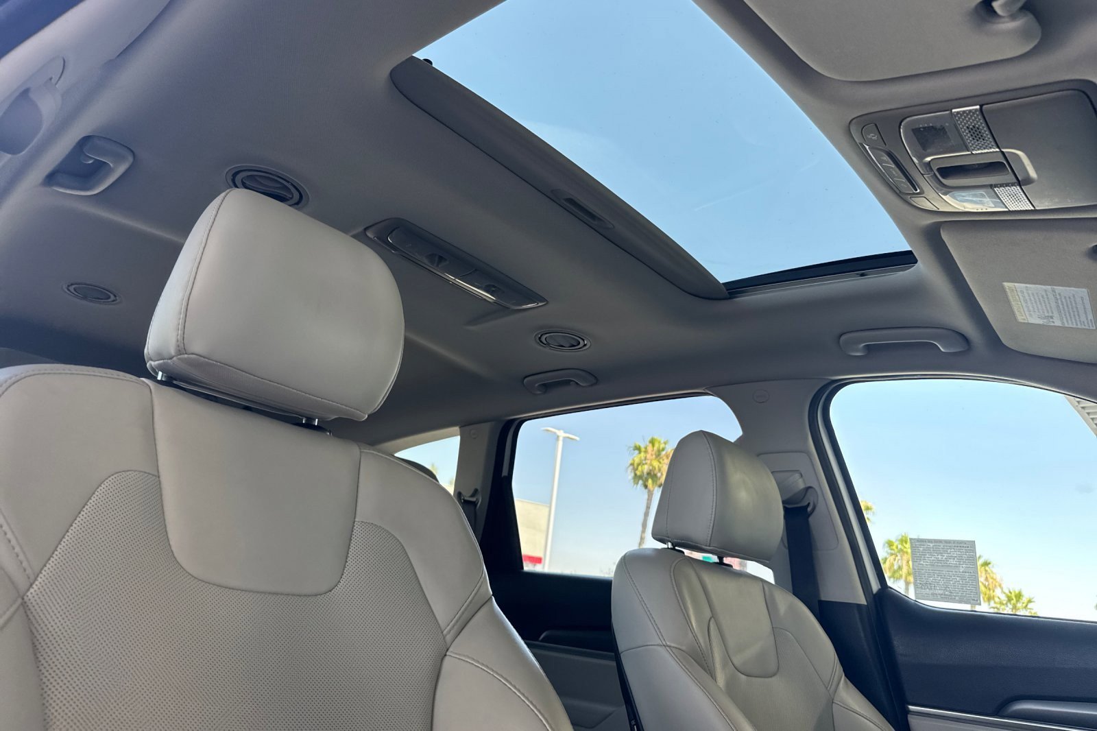 Used 2020 Kia Telluride S w/ S 8 Passenger Seating Package FWD image 17