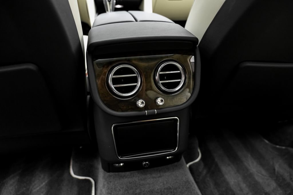 Used 2024 Bentley Bentayga AWD/4WD image 47