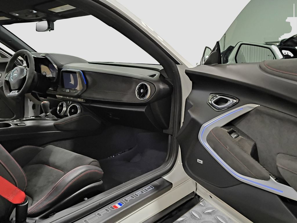 Used 2017 Chevrolet Camaro ZL1 RWD image 18