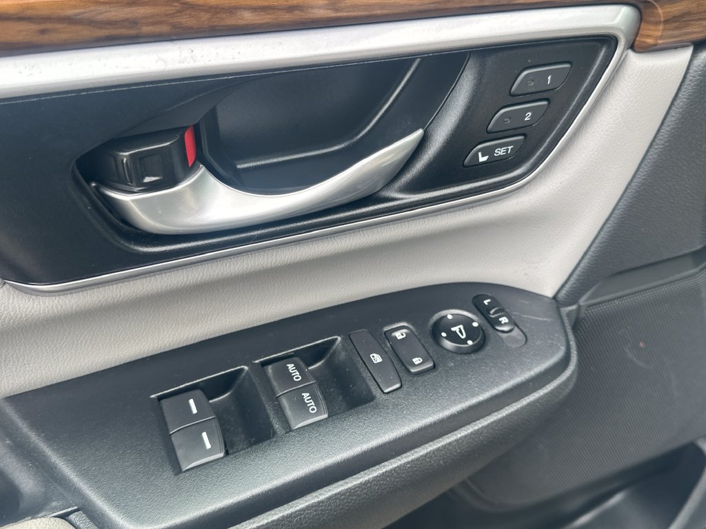 Used 2018 Honda CR-V Touring image 12
