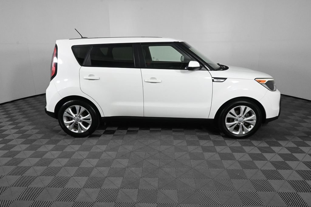 Used 2015 Kia Soul + image 23
