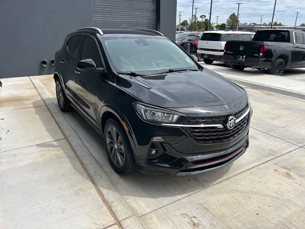 Used 2022 Buick Encore GX Select w/ Sport Touring Package FWD image 4