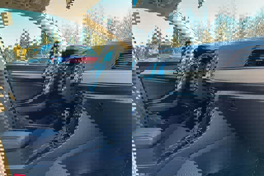 Used 2019 Volkswagen Jetta S w/ Driver Assistance Package image 9