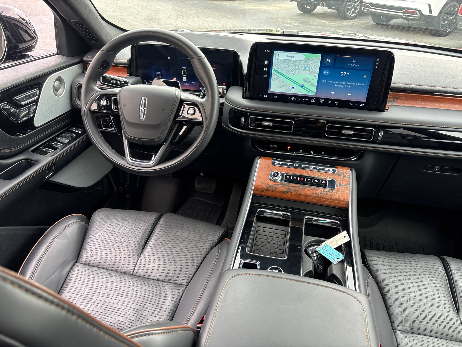 New 2025 Lincoln Aviator Black Label w/ Jet Appearance Package image 32