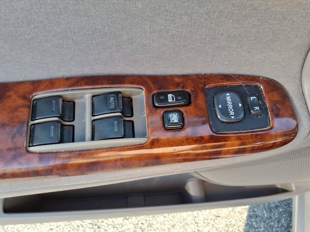 Used 2004 Toyota Camry LE FWD image 25