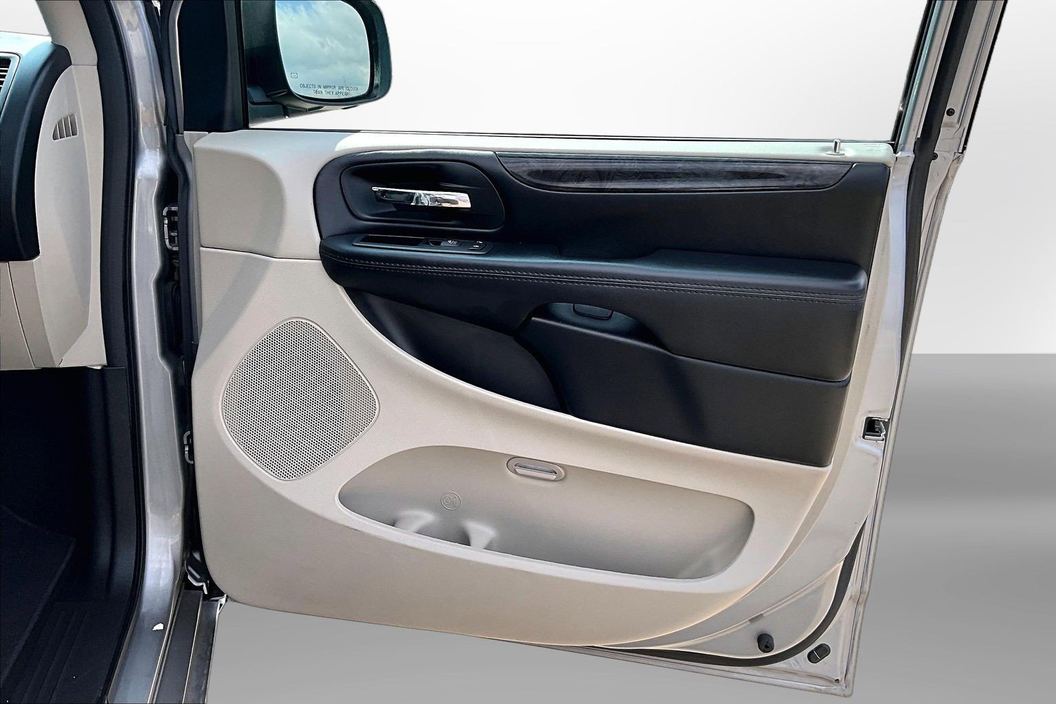 Used 2020 Dodge Grand Caravan SE w/ UConnect Hands-Free Group image 26