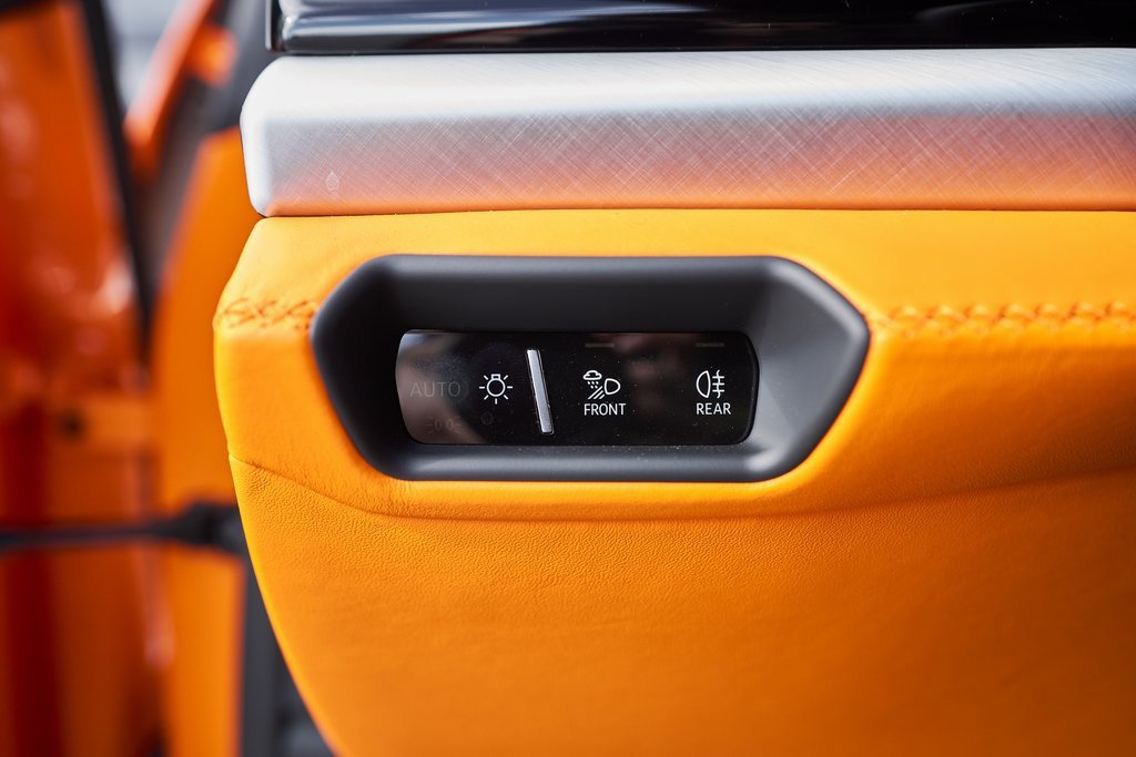 Used 2025 Lamborghini Urus SE image 51